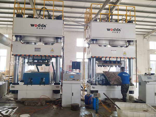 1600噸木屑托盤液壓機(jī)