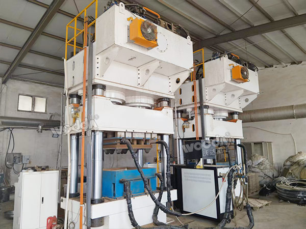 1600噸四柱液壓機(jī)安裝