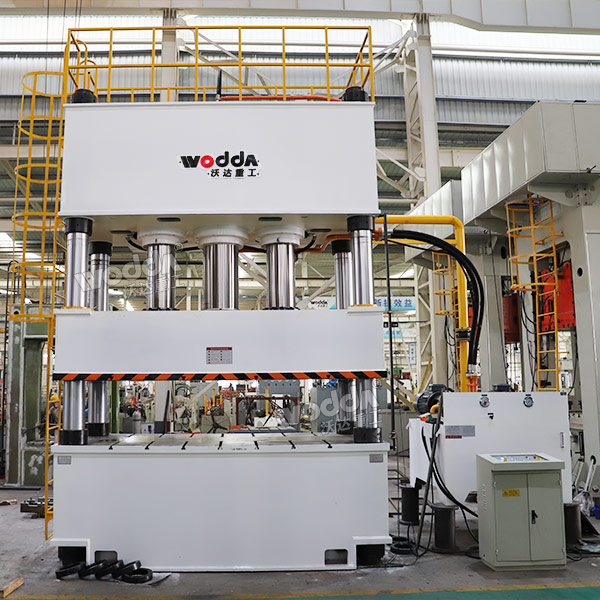 1000噸四柱油壓機(jī) 1000噸四柱油壓機(jī)